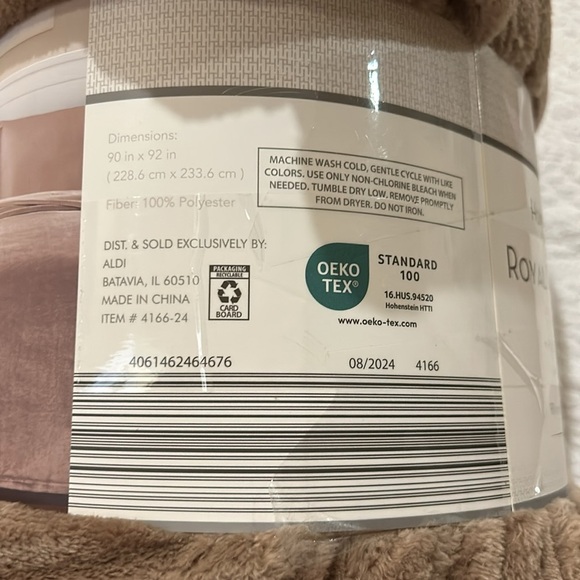 Huntington Home Royal Plush Blanket Full/Queen
NEW - Picture 4 of 5